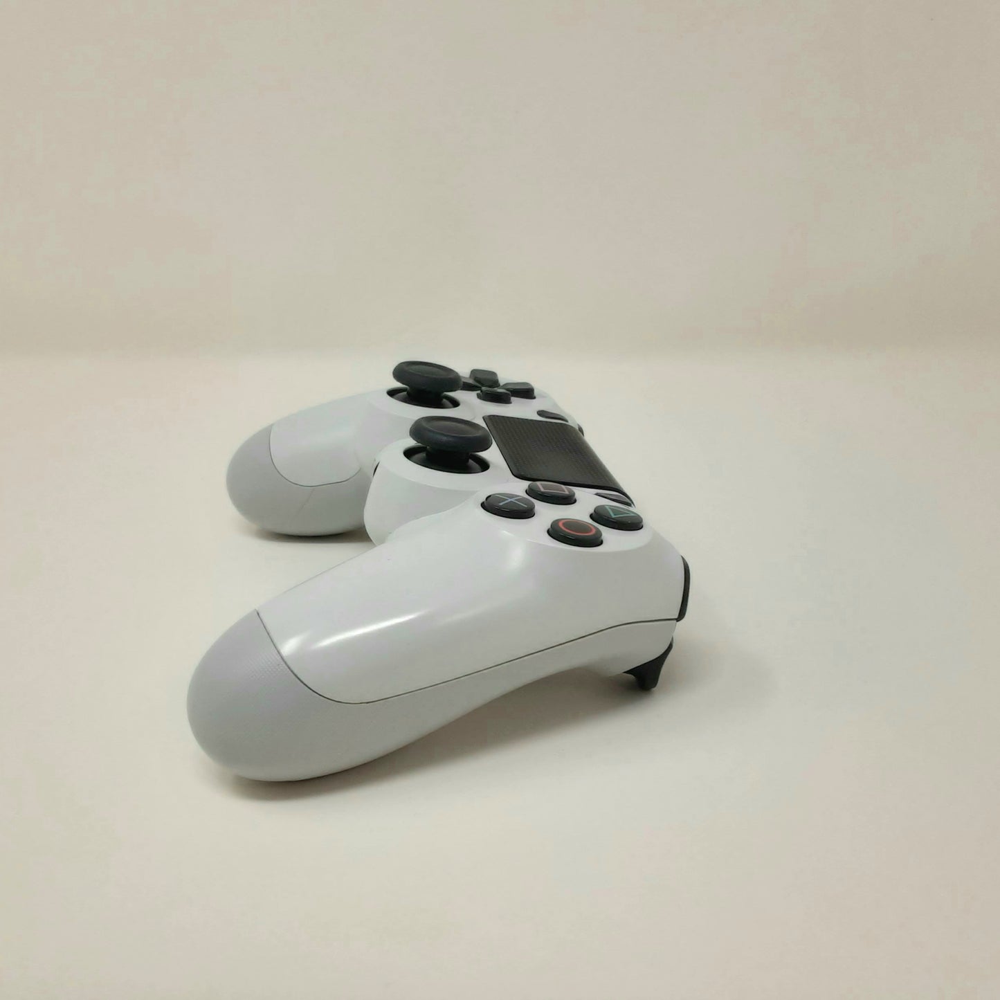 TMR搭載 整備済みDUALSHOCK4（PS4コントローラー）GlacierWhite